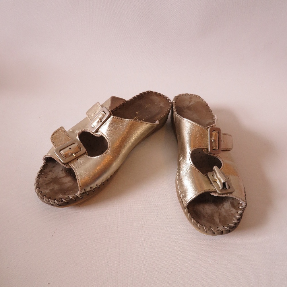 SHAG  METALLIC GOLD BUCKLE LEATHER SLIDES 41/US 10